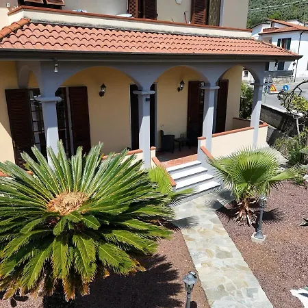 Spazioso Con Giardino A Parcheggio Gratuito