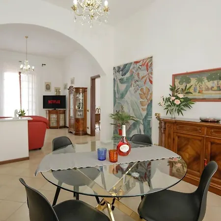 Spazioso Con Giardino A Parcheggio Gratuito Daire Massa (Tuscany)