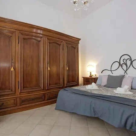 Spazioso Con Giardino A Parcheggio Gratuito Daire *