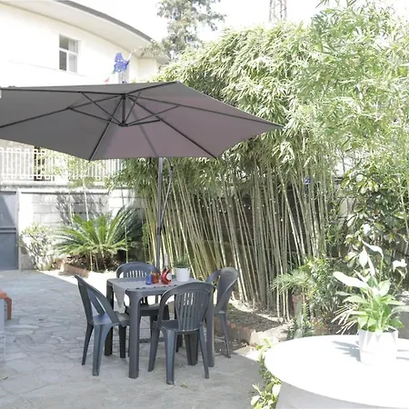 Daire Spazioso Con Giardino A Parcheggio Gratuito Massa (Tuscany)